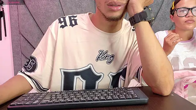 DamianandEva online show from March 2026 12:40:01 PM