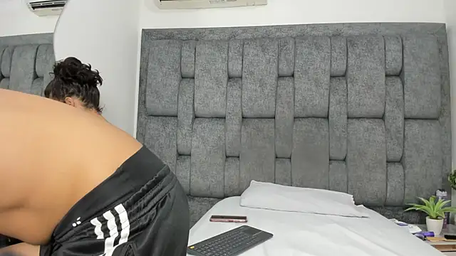 DamianandEva online show from November 2025 12:31:01 PM