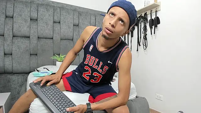 DamianandEva online show from November 2025 12:10:02 PM