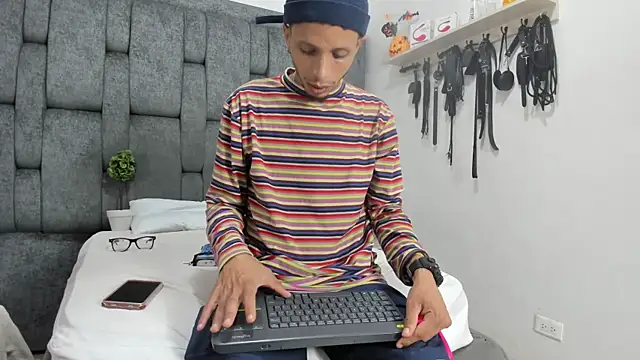 DamianandEva online show from November 2025 12:53:01 PM