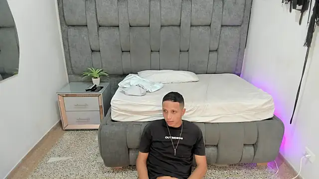 Snapshot of DamianandEva chatting on July 2026 01:03:02 PM DamianandEva online show from July 2026 01:03:02 PM