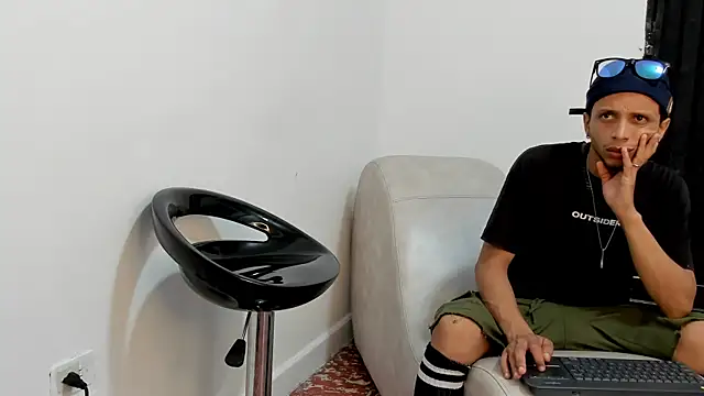 DamianandEva online show from December 2025 12:31:01 PM