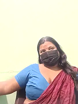 Snapshot of tamil_Nithya_J chatting on May 2026 04:44:02 PM tamil Nithya J online show from May 2026 04:44:02 PM