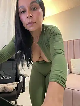 Snapshot of Natural_BIGASS_Nina chatting on May 2026 01:39:02 PM Natural BIGASS Nina online show from May 2026 01:39:02 PM