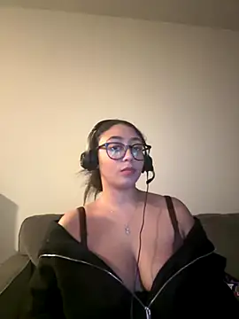 Snapshot of minha_baby chatting on December 2025 07:13:02 AM minha baby online show from December 2025 07:13:02 AM