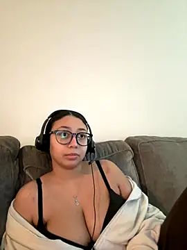 Snapshot of minha_baby chatting on December 2025 05:56:02 PM minha baby online show from December 2025 05:56:02 PM