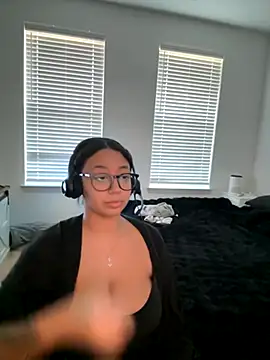 Snapshot of minha_baby chatting on November 2025 04:56:01 PM minha baby online show from November 2025 04:56:01 PM