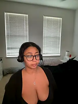 Snapshot of minha_baby chatting on November 2025 02:21:01 PM minha baby online show from November 2025 02:21:01 PM