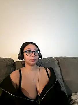 Snapshot of minha_baby chatting on December 2025 04:50:01 PM minha baby online show from December 2025 04:50:01 PM