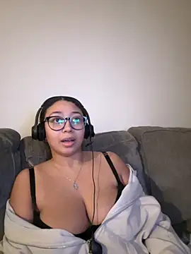 Snapshot of minha_baby chatting on December 2025 07:07:01 AM minha baby online show from December 2025 07:07:01 AM