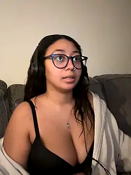 Snapshot of minha_baby chatting on December 2025 12:11:02 AM minha baby online show from December 2025 12:11:02 AM