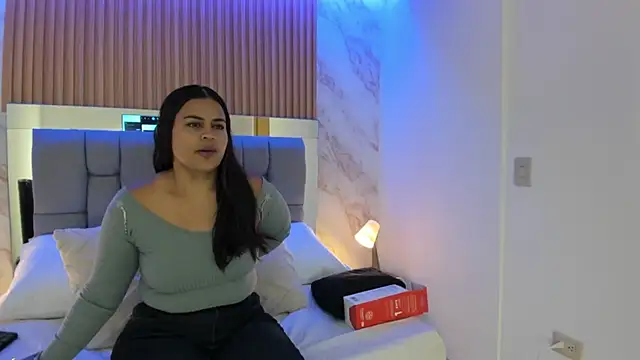 Snapshot of miia_luna_ chatting on November 2025 01:14:01 PM miia luna online show from November 2025 01:14:01 PM