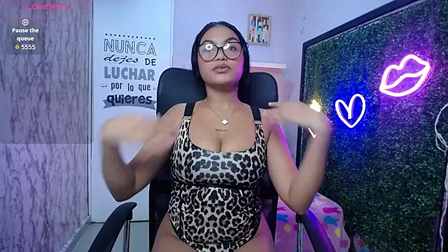 valeria martinez19 online show from November 2025 02:49:01 AM