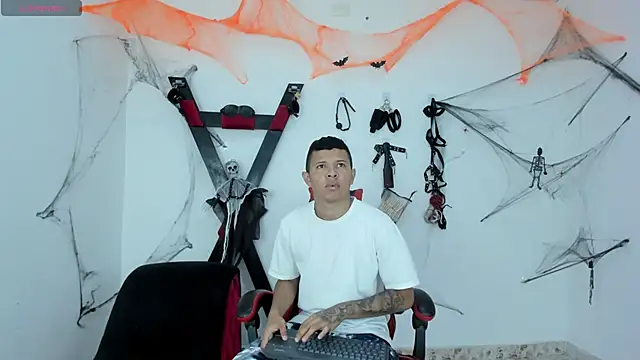 Snapshot of Steven19_LatinBoy chatting on October 2025 12:03:01 PM Steven19 LatinBoy online show from October 2025 12:03:01 PM