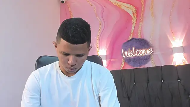 Steven19 LatinBoy online show from November 2025 11:54:02 AM