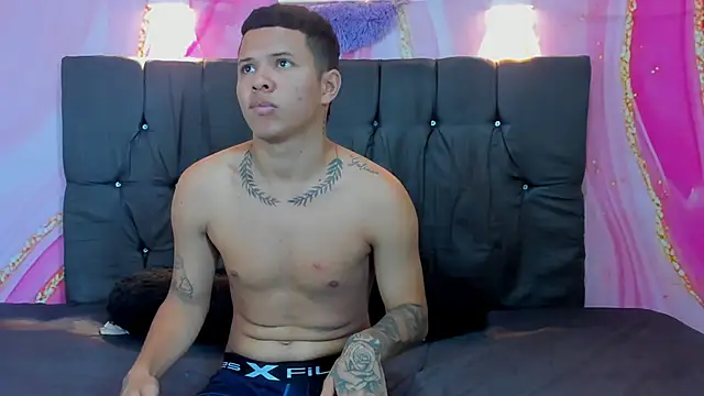 Steven19 LatinBoy online show from December 2025 02:16:02 PM