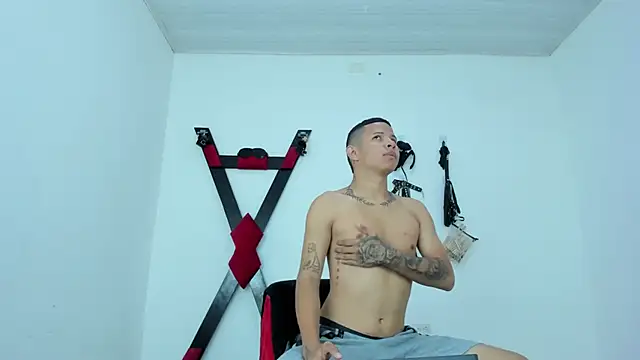 Steven19 LatinBoy online show from November 2025 11:26:02 AM