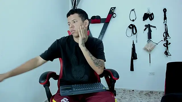 Steven19 LatinBoy online show from November 2025 11:46:03 AM