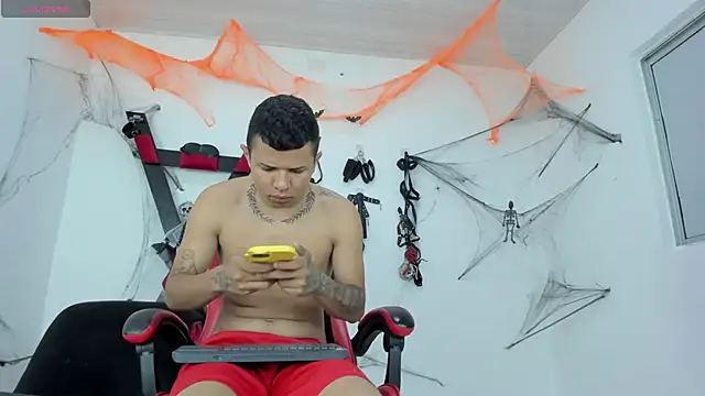 Steven19 LatinBoy online show from October 2025 12:02:01 PM