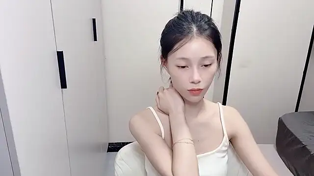 yuyu-33 online show from November 2025 12:26:01 AM