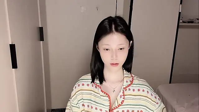 Snapshot of yuyu-33 chatting on May 2026 01:58:01 PM yuyu-33 online show from May 2026 01:58:01 PM