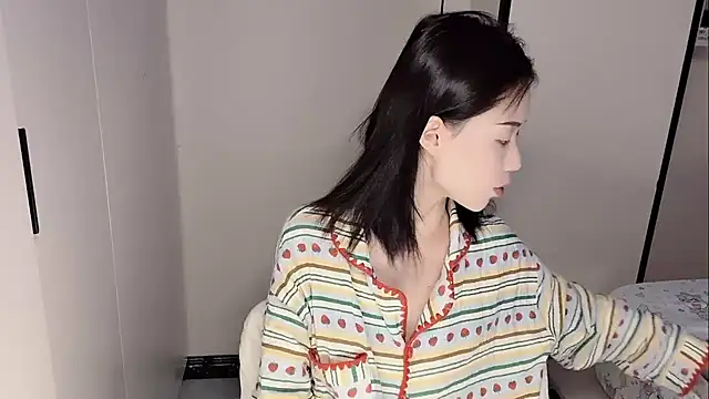 yuyu-33 online show from November 2025 01:50:01 AM