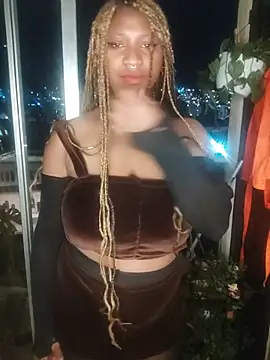 EvonyFoxxx online show from November 2025 06:24:02 AM