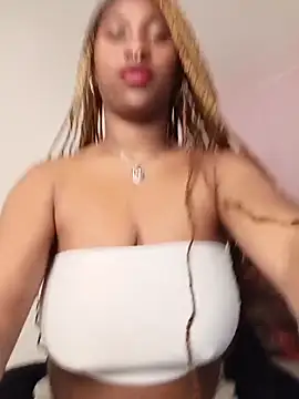 EvonyFoxxx online show from June 2026 11:48:01 PM