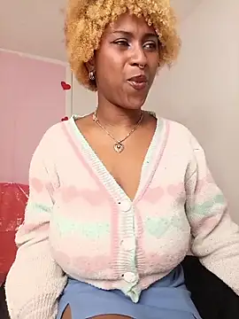 Snapshot of EvonyFoxxx chatting on May 2026 04:49:02 AM EvonyFoxxx online show from May 2026 04:49:02 AM
