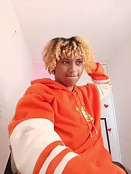 EvonyFoxxx online show from April 2026 08:33:01 PM