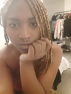 EvonyFoxxx online show from January 2026 01:42:02 AM