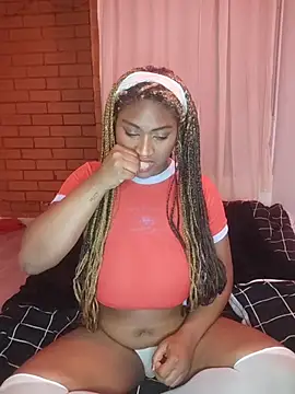 EvonyFoxxx online show from November 2025 12:33:02 AM