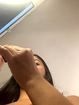 Snapshot of Julii chatting on November 2025 05:49:02 PM Julii online show from November 2025 05:49:02 PM