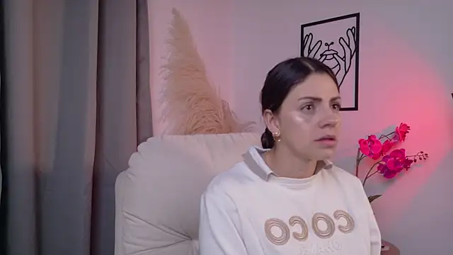 SeleneNova online show from April 2026 08:11:01 PM