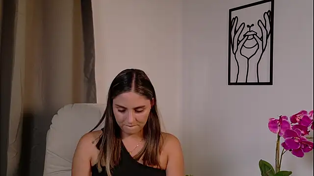 VictoriaNova  online show from February 2026 09:02:02 PM