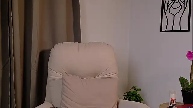 VictoriaNova  online show from February 2026 12:39:02 AM