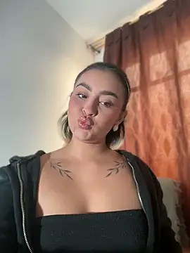 Elina Hills online show from April 2026 06:56:01 PM