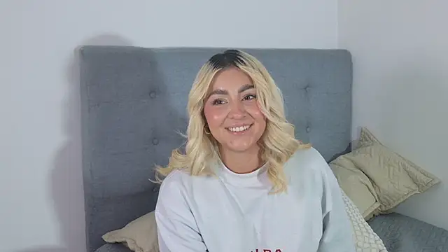 Elina Hills online show from December 2025 02:16:02 PM