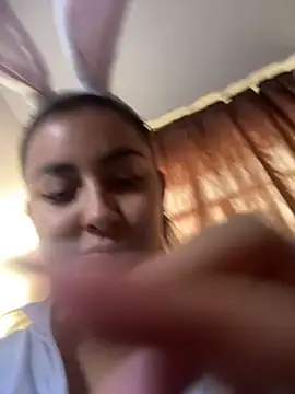 Elina Hills online show from April 2026 07:31:01 PM