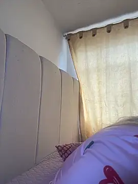 Elina Hills online show from December 2025 05:05:01 PM