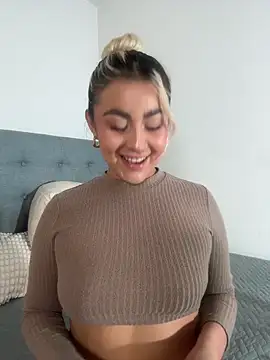 Elina Hills online show from November 2025 03:12:01 PM