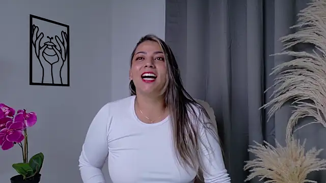 Zara Nova online show from November 2025 08:09:01 PM