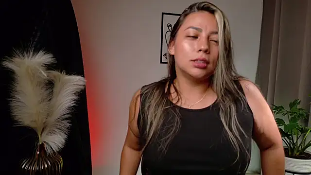 Snapshot of Zara_Nova chatting on May 2026 08:47:02 PM Zara Nova online show from May 2026 08:47:02 PM