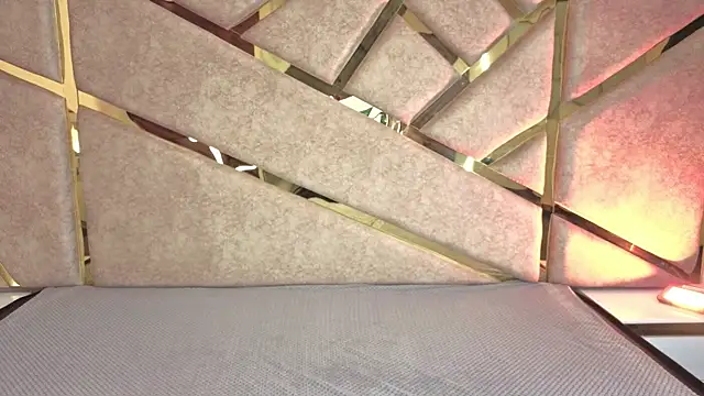 Snapshot of Frrreyaa chatting on December 2025 02:21:01 AM Frrreyaa online show from December 2025 02:21:01 AM