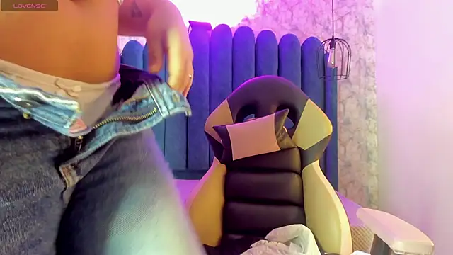 Snapshot of Frrreyaa chatting on December 2025 06:36:02 PM Frrreyaa online show from December 2025 06:36:02 PM