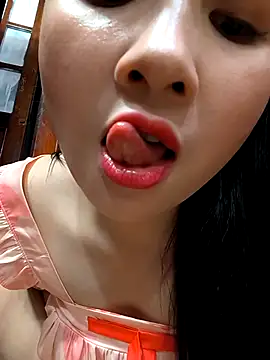 Snapshot of Okleotina9 chatting on May 2026 04:21:01 PM Okleotina9 online show from May 2026 04:21:01 PM