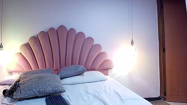 Snapshot of CamilaVoit chatting on November 2025 03:45:02 AM CamilaVoit online show from November 2025 03:45:02 AM