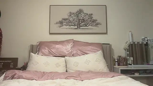 Snapshot of juliaraee chatting on November 2025 10:37:01 AM juliaraee online show from November 2025 10:37:01 AM