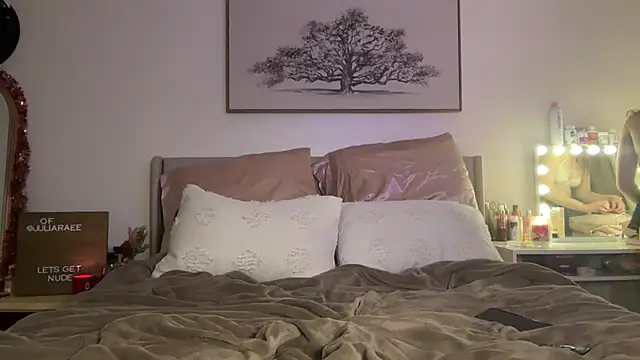 Snapshot of juliaraee chatting on December 2025 05:35:01 AM juliaraee online show from December 2025 05:35:01 AM