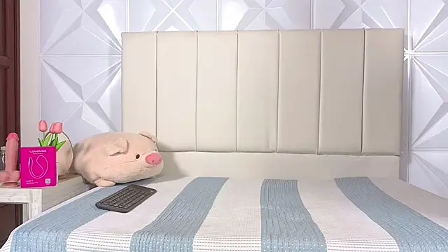 Snapshot of Luna__grace chatting on November 2025 09:40:02 PM Luna grace online show from November 2025 09:40:02 PM